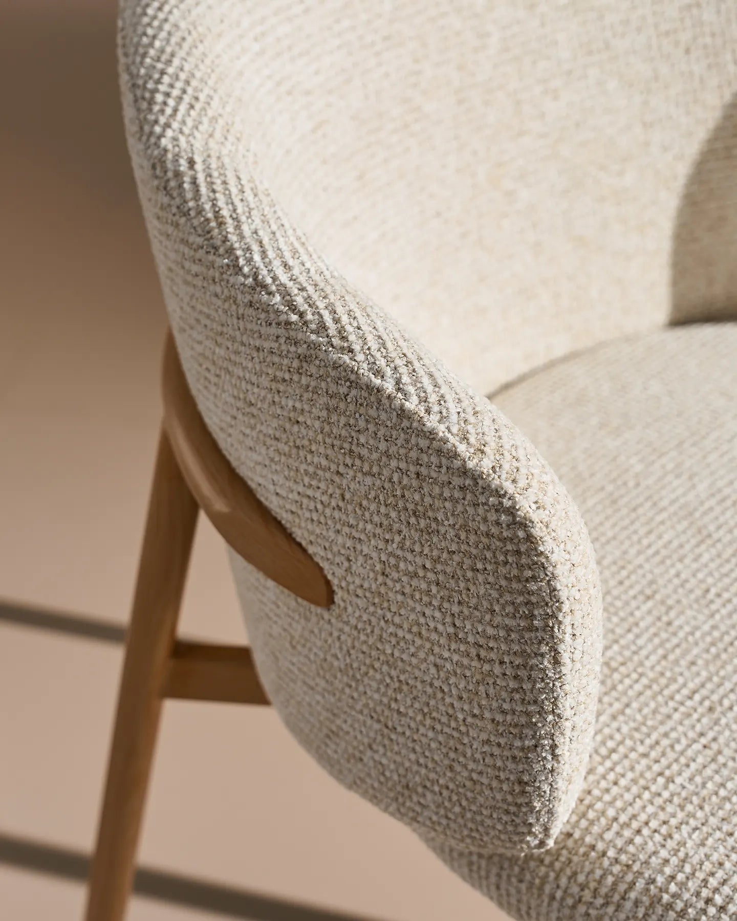 Nolan Esszimmerstuhl mit Chenillebezug in Beige