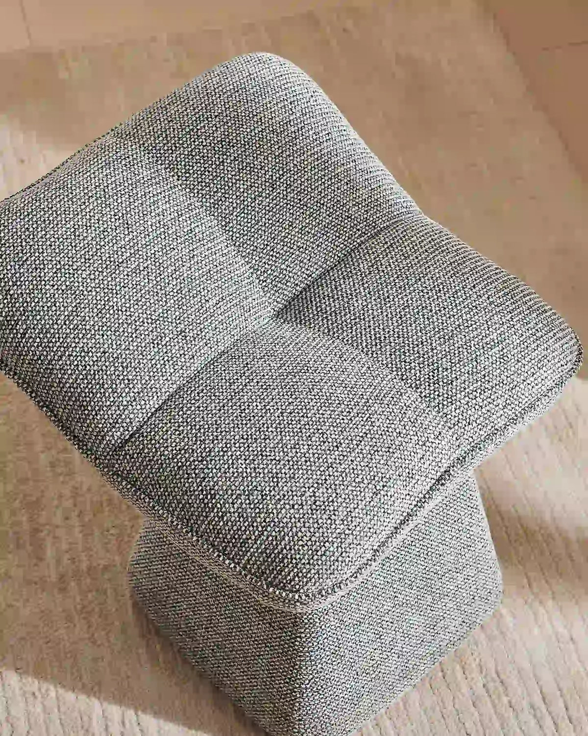 Liora Chenille-Schminktisch-Hocker – Komfort mit sanften Kurven