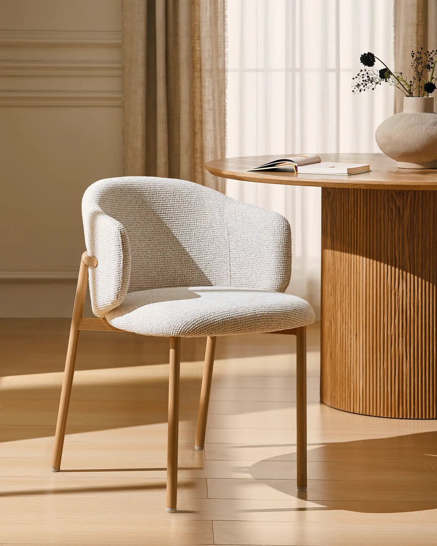 Nolan Esszimmerstuhl mit Chenillebezug in Beige