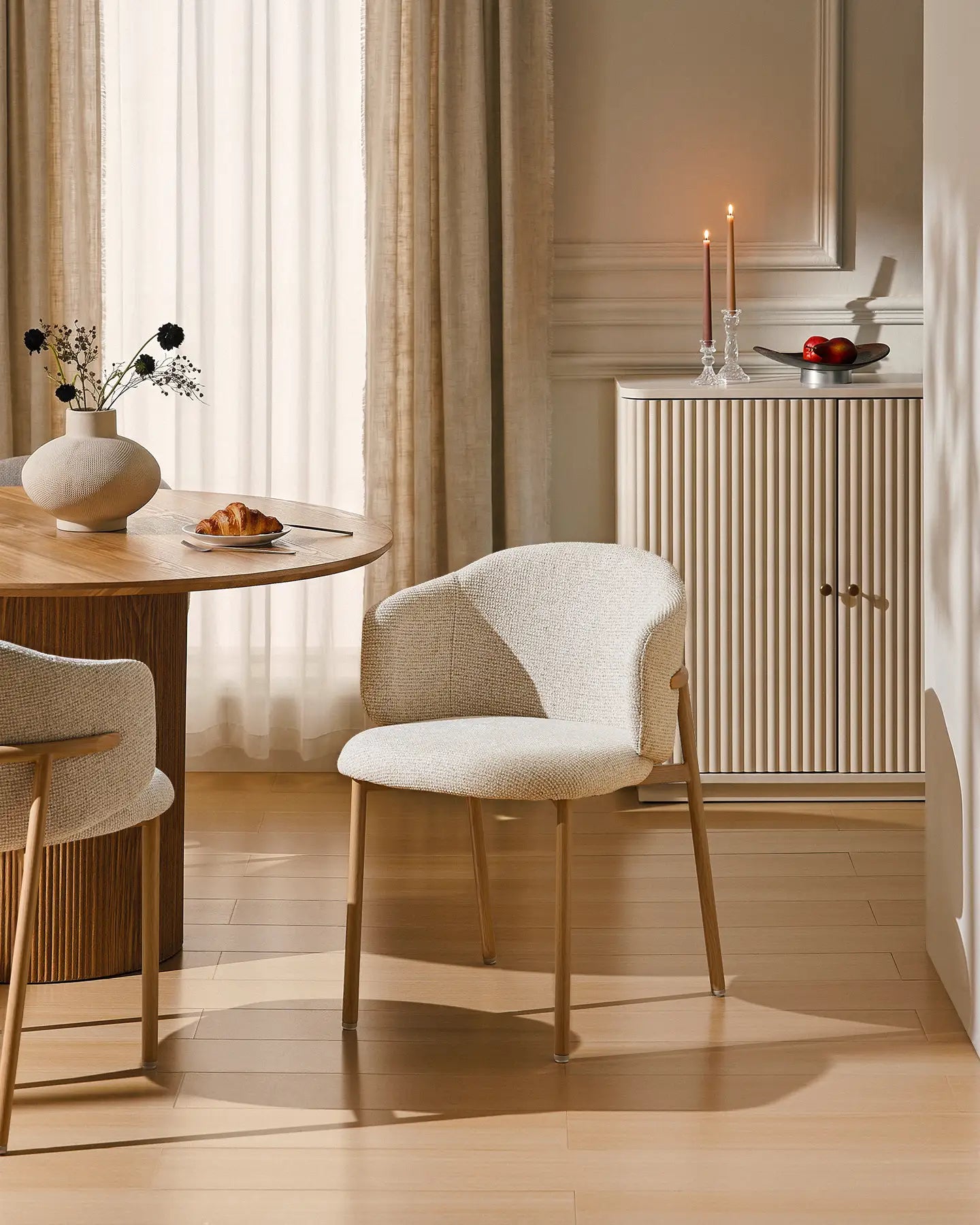 Nolan Esszimmerstuhl mit Chenillebezug in Beige
