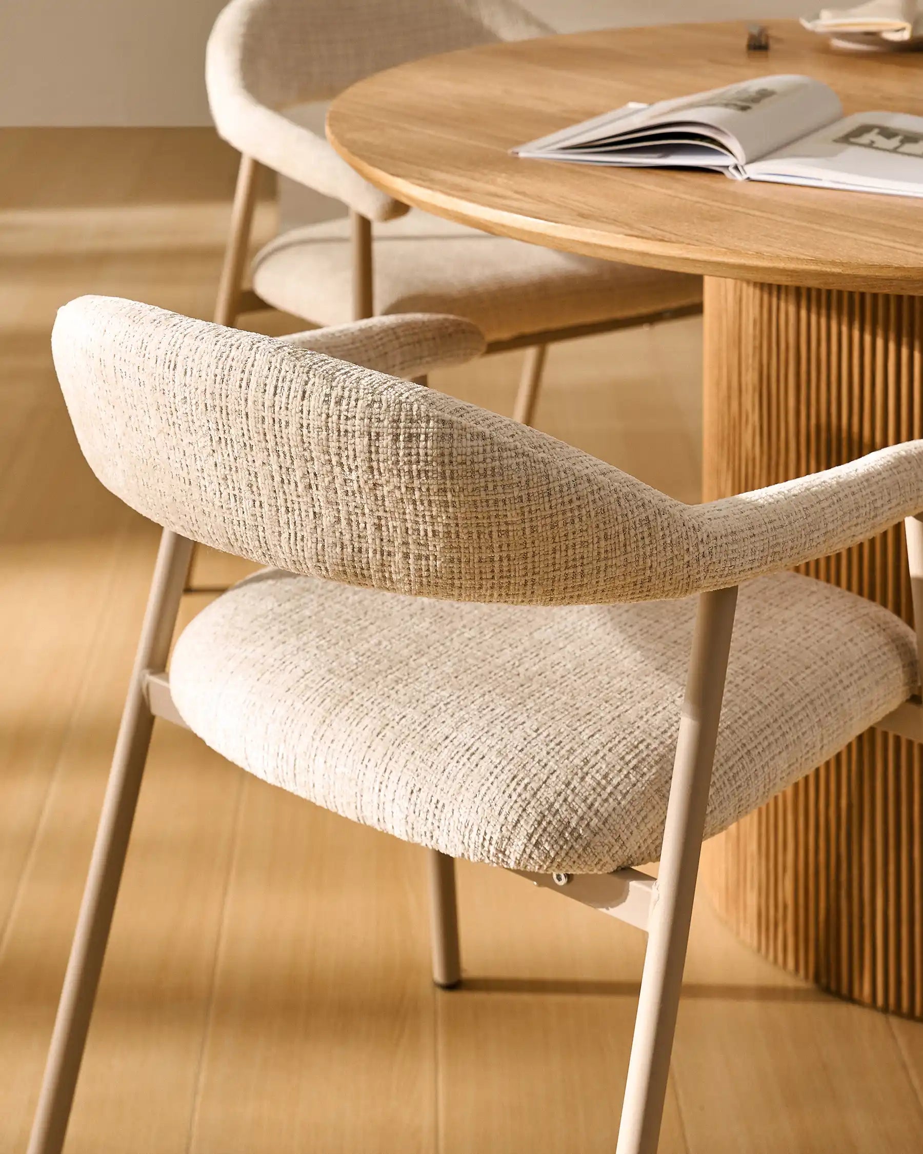 Arlo Esszimmerstuhl mit Chenillebezug in Weiß & Beige