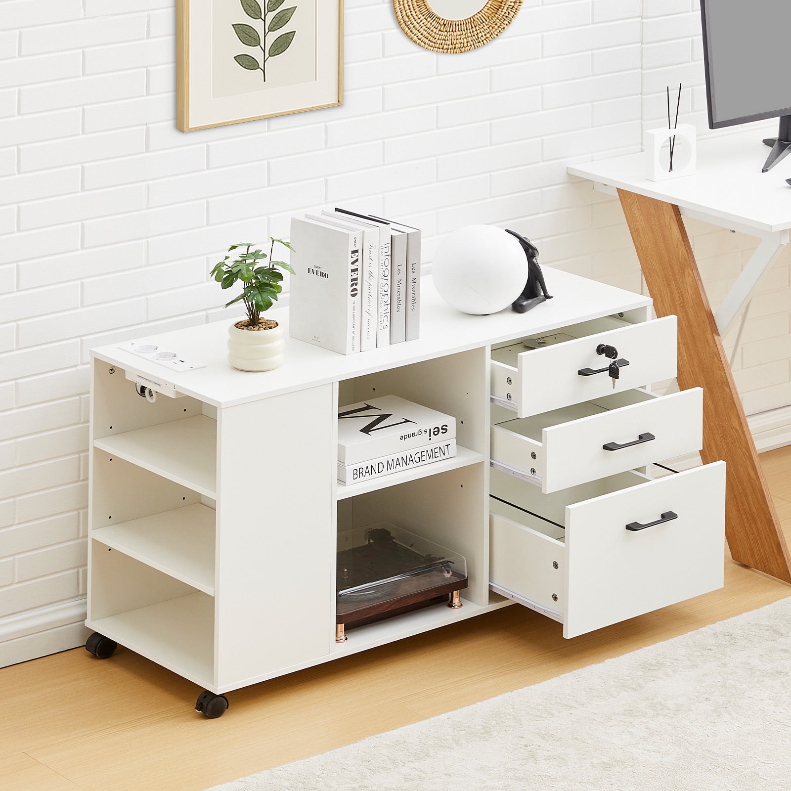 Breiter Rollcontainer mit 3 Schubladen und offenen Fächern