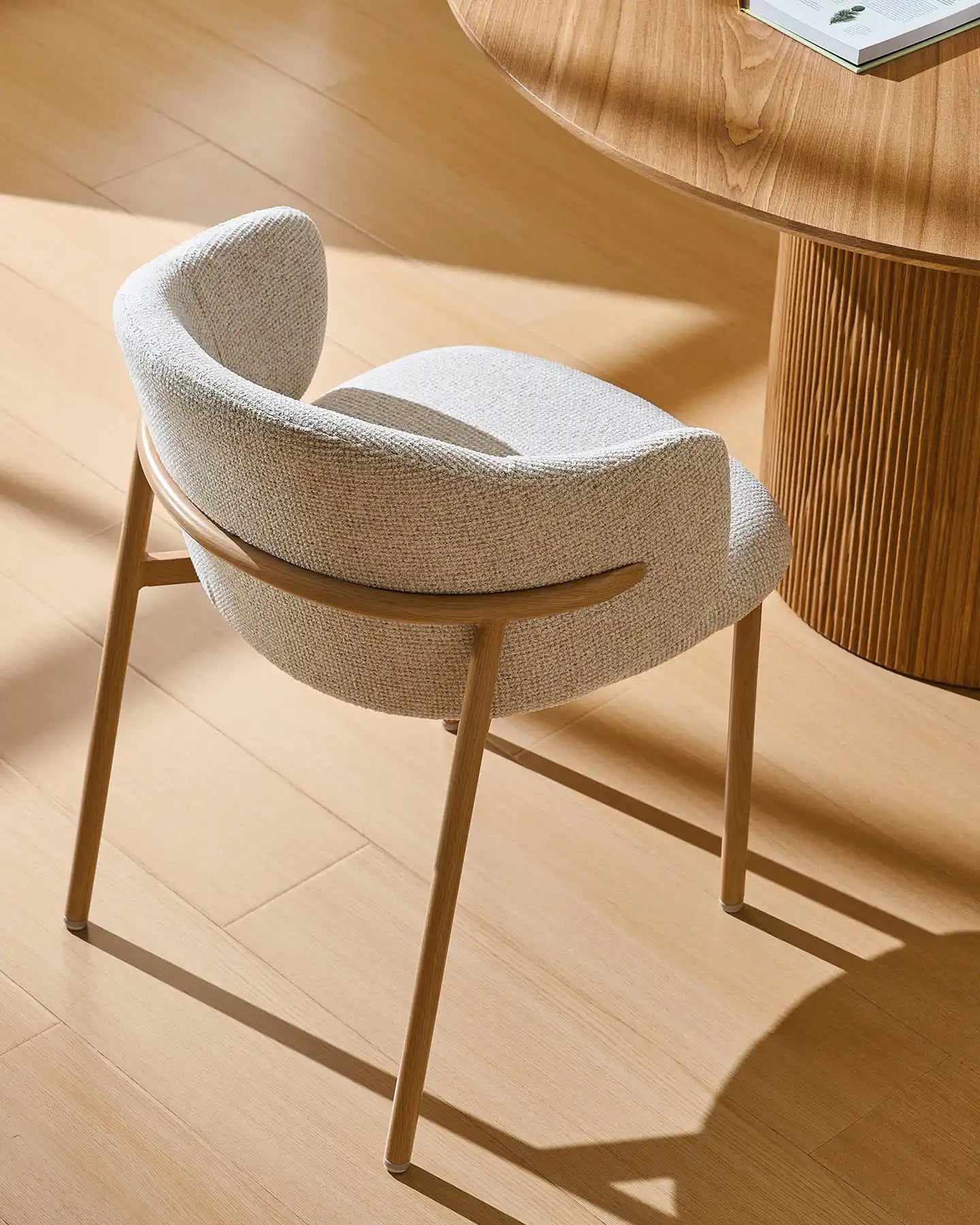Nolan Esszimmerstuhl mit Chenillebezug in Beige