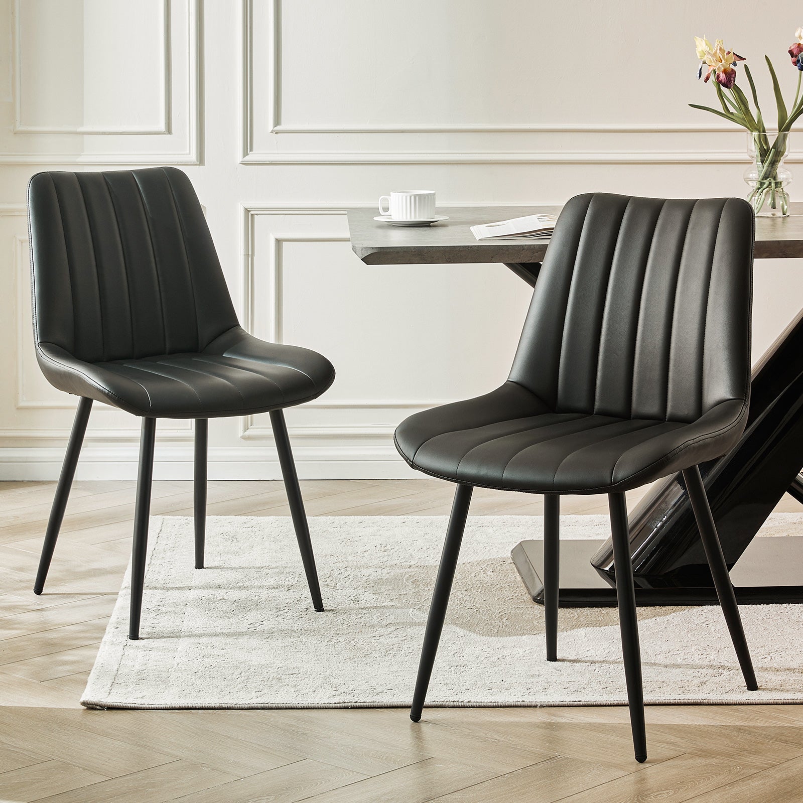 Clair Esszimmerstühle aus Kunstleder
