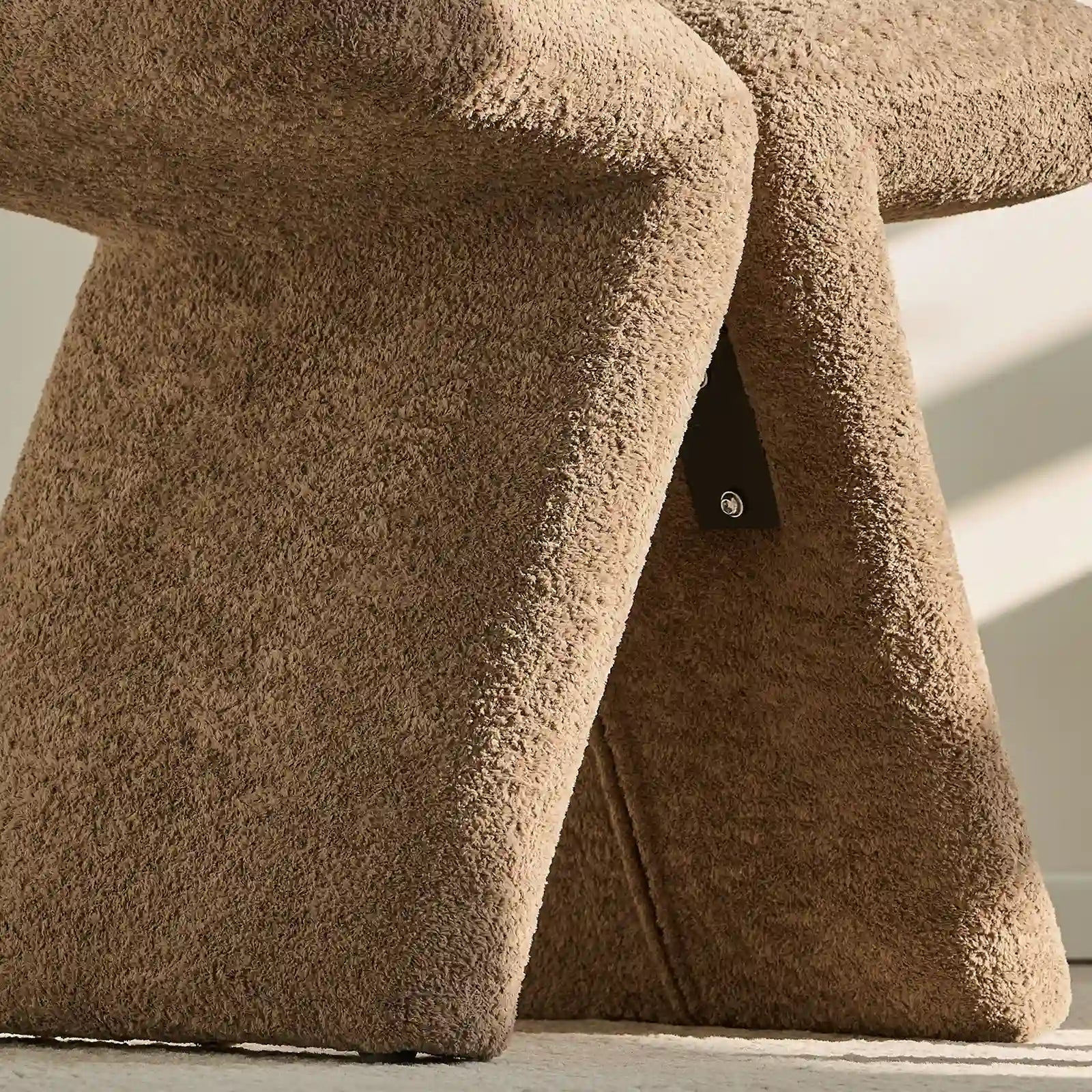 Faye Butterfly Schminktisch-Hocker – Designer Edition in Teddy Braun