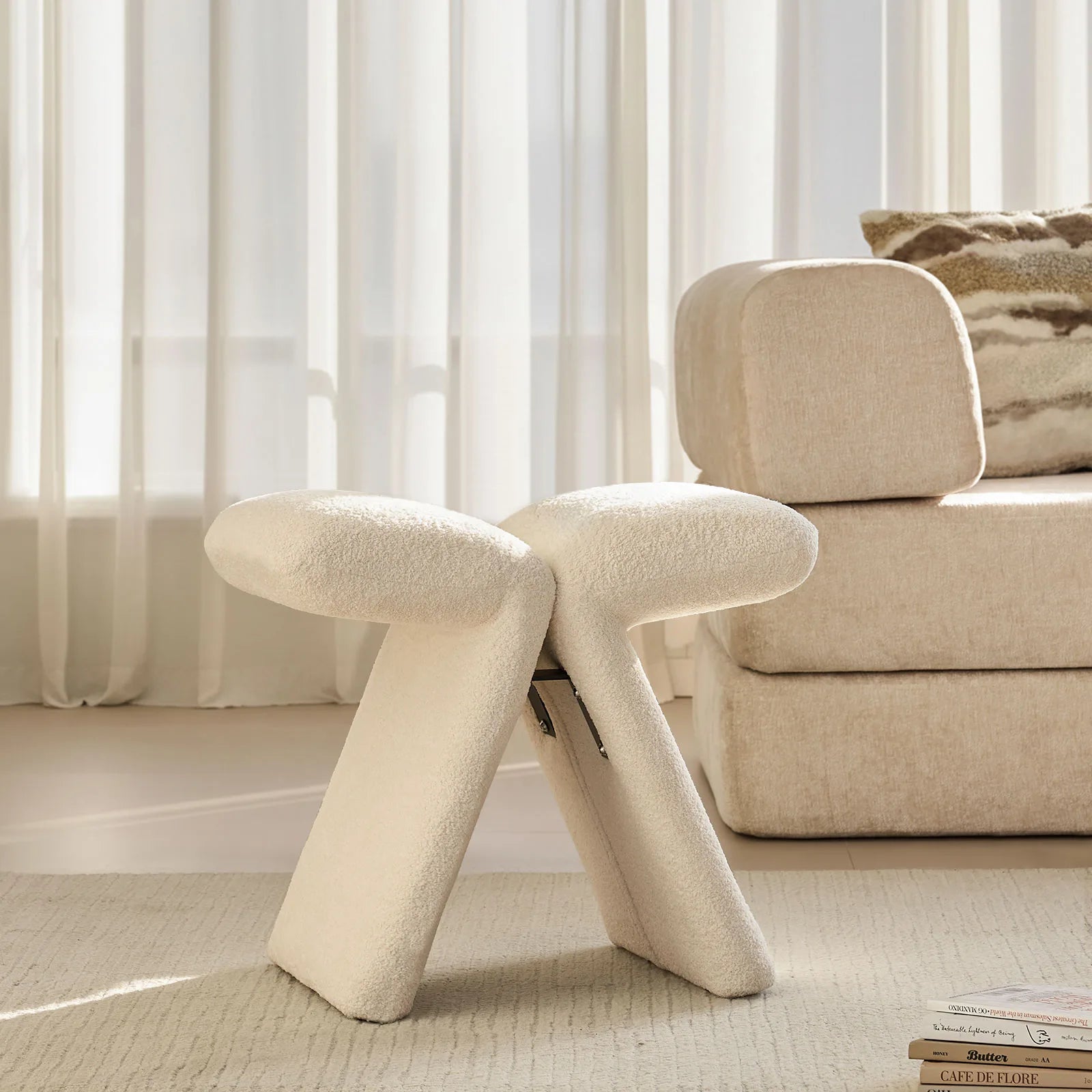 Faye Butterfly Schminktisch-Hocker – Designer Edition in Creme