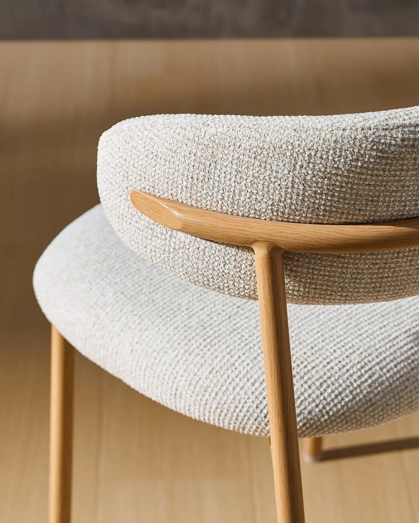 Rowan Esszimmerstuhl mit Chenillebezug in Beige