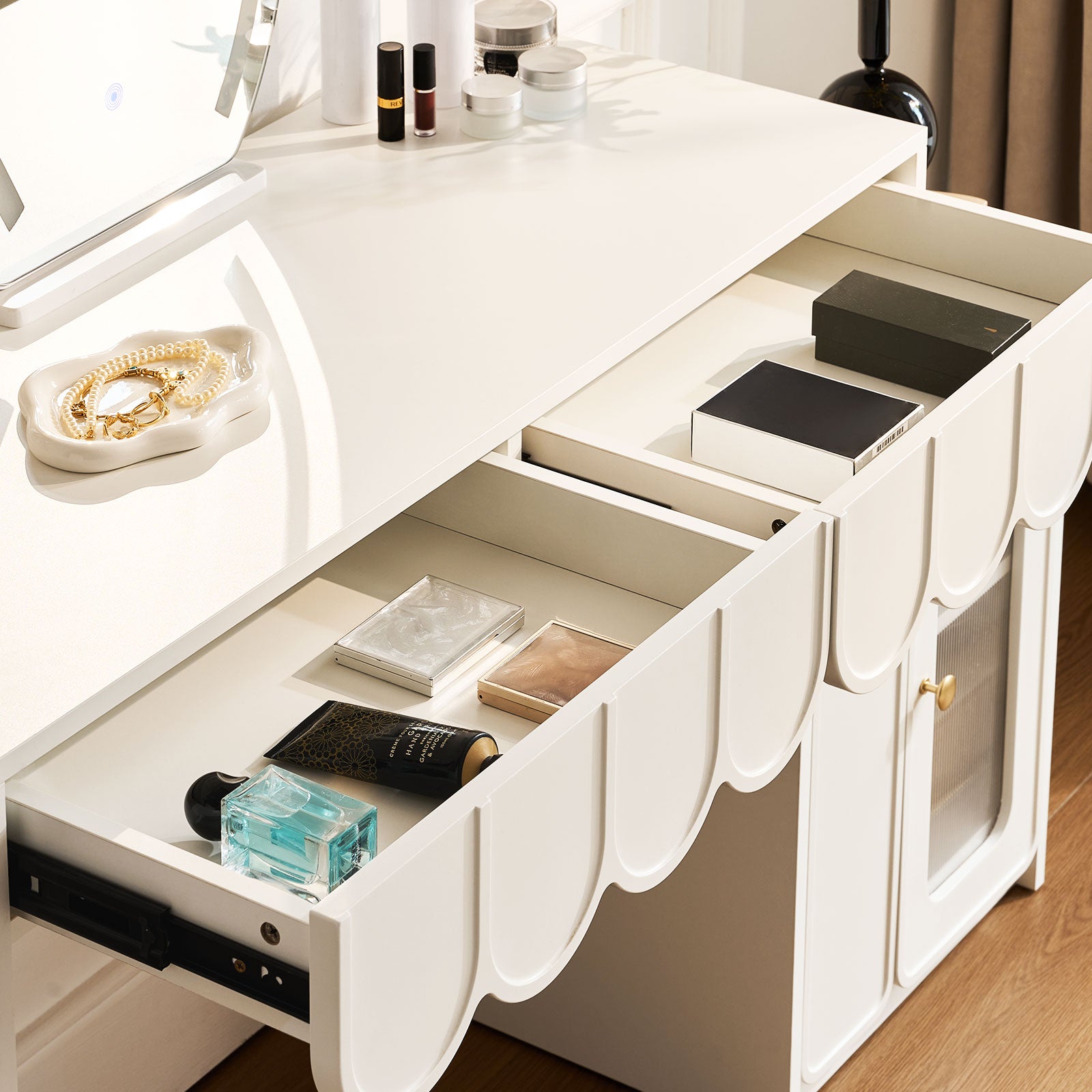 Doris Schminktisch mit Cloud-Spiegel