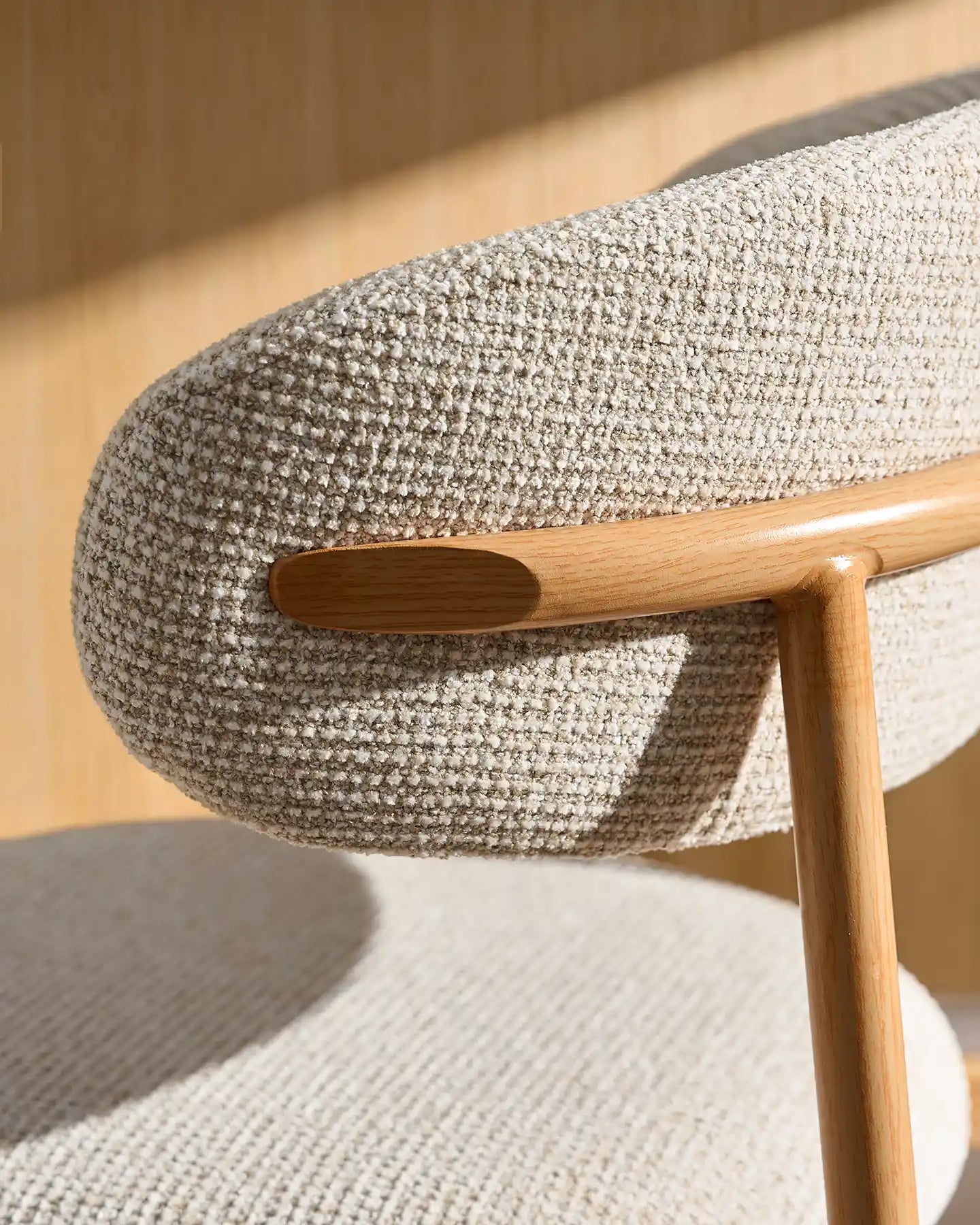 Rowan Barhocker mit Chenillebezug in Beige