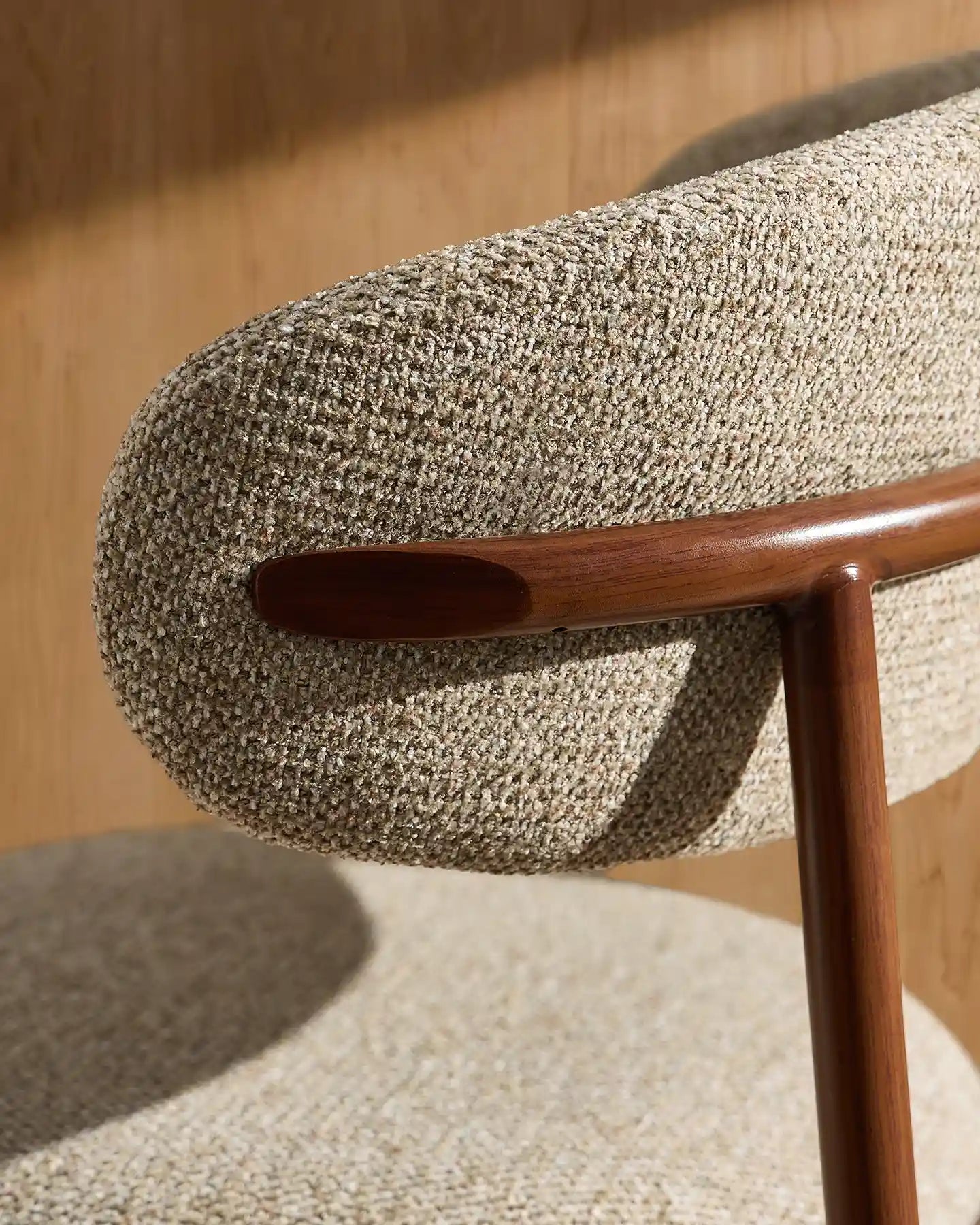 Rowan Barhocker mit Chenillebezug in Taupe