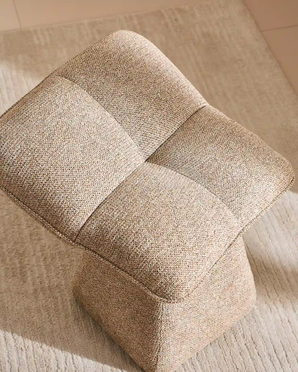 Liora Chenille-Schminktisch-Hocker – Komfort mit sanften Kurven