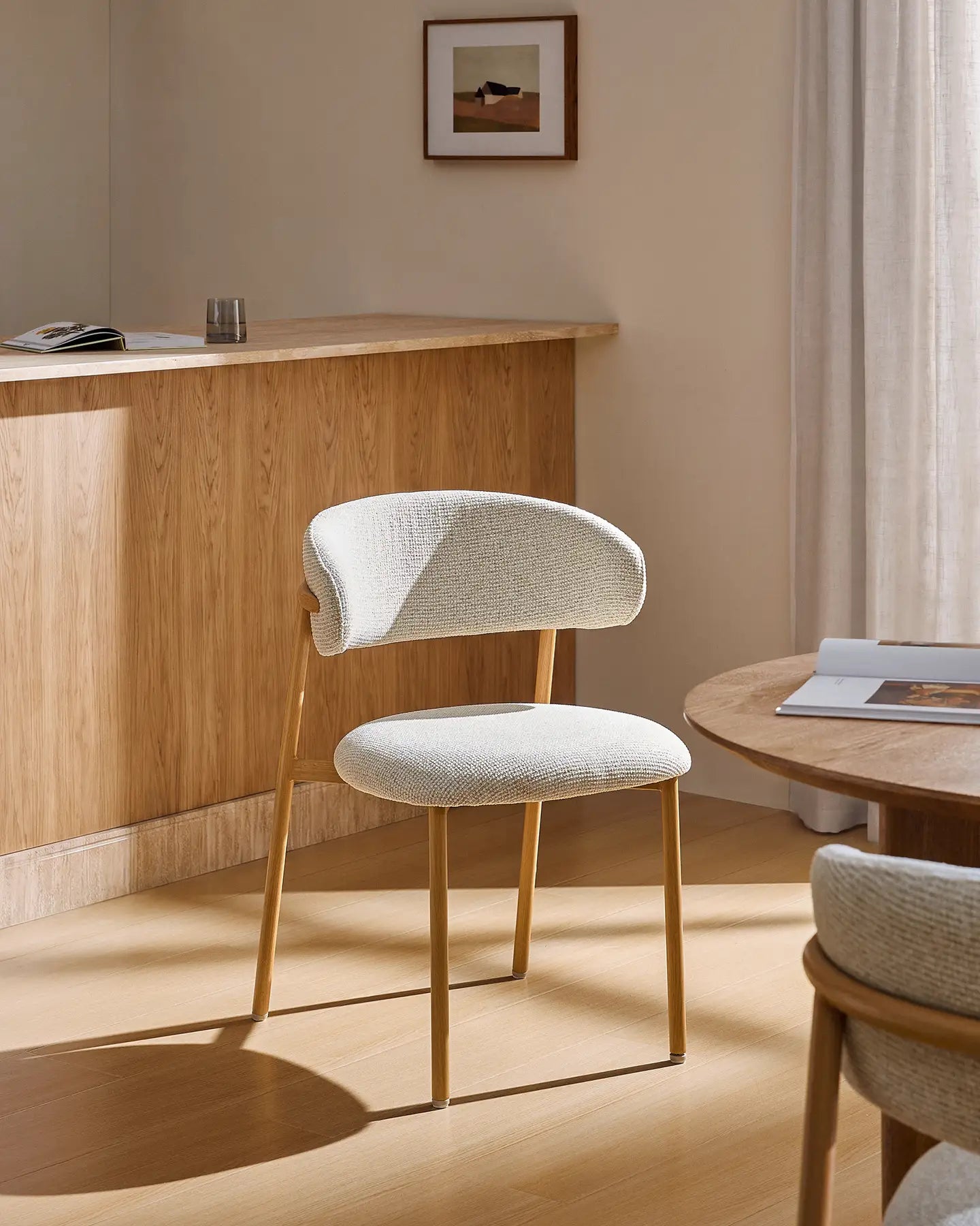Rowan Esszimmerstuhl mit Chenillebezug in Beige