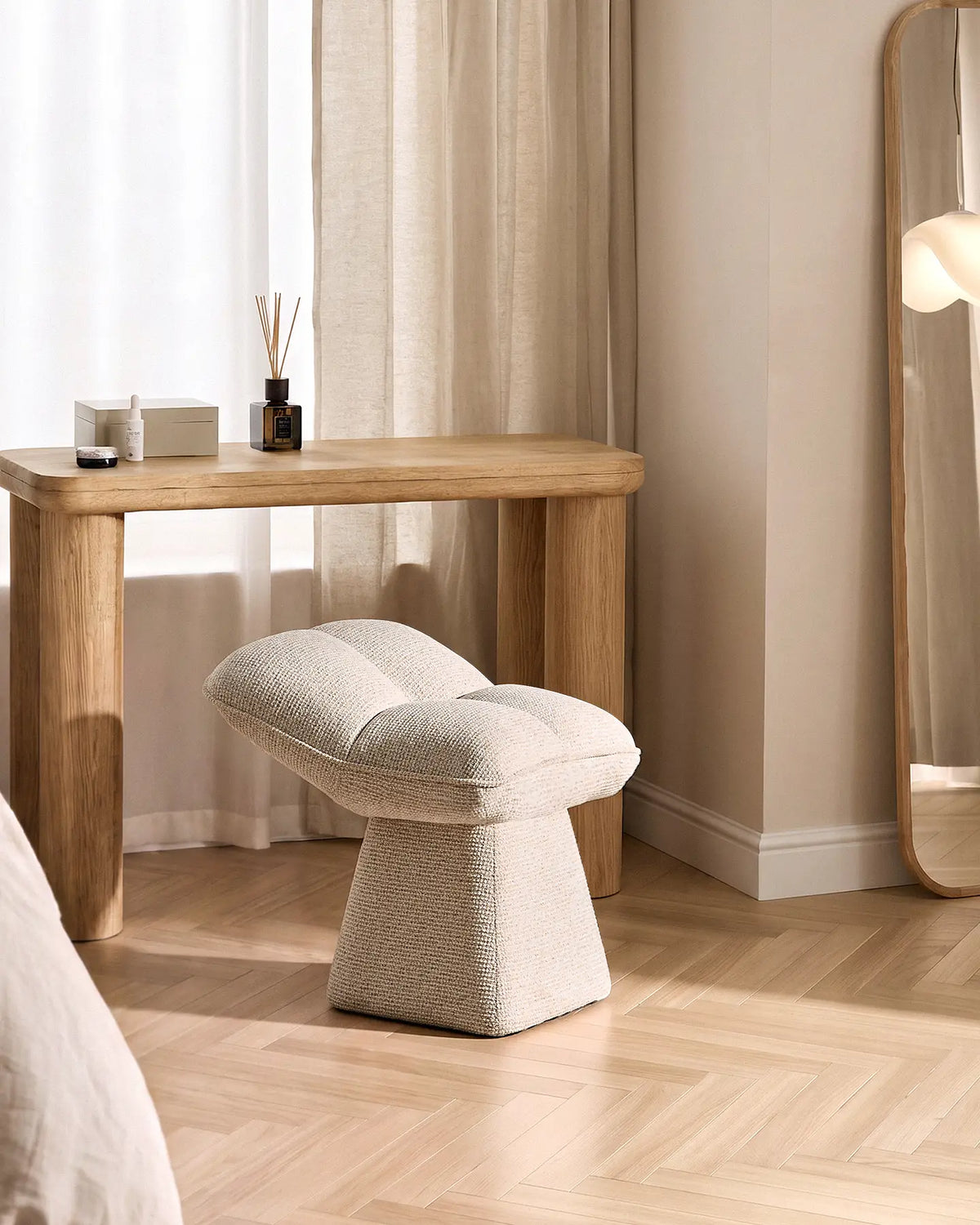 Liora Chenille-Schminktisch-Hocker – Komfort mit sanften Kurven