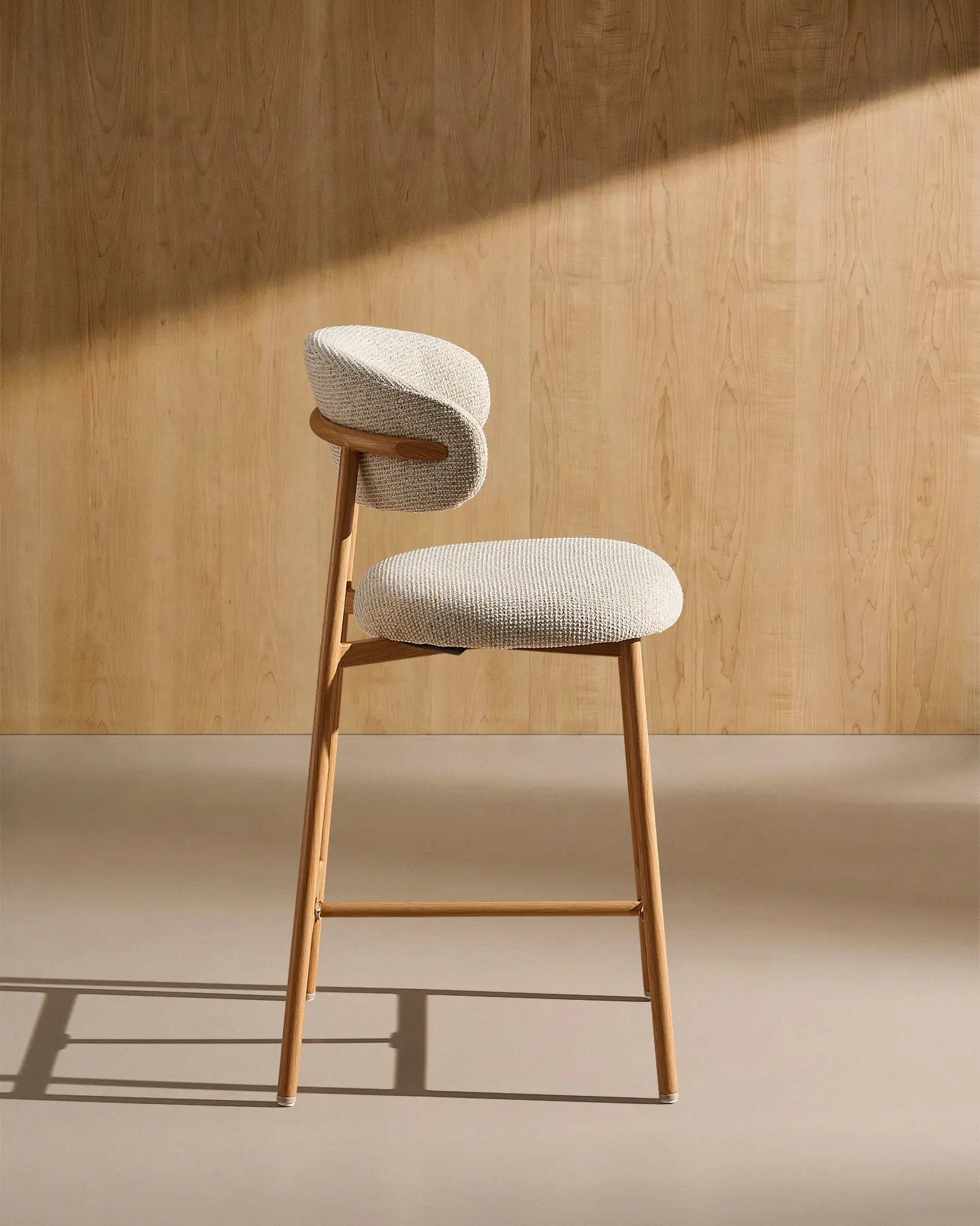 Rowan Barhocker mit Chenillebezug in Beige