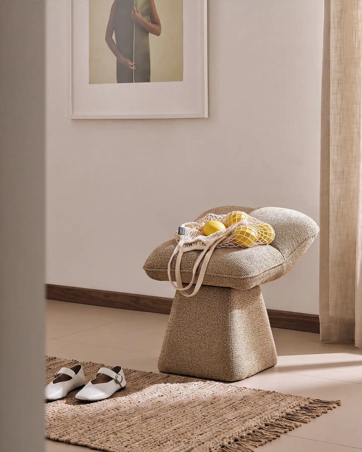 Liora Chenille-Schminktisch-Hocker – Komfort mit sanften Kurven