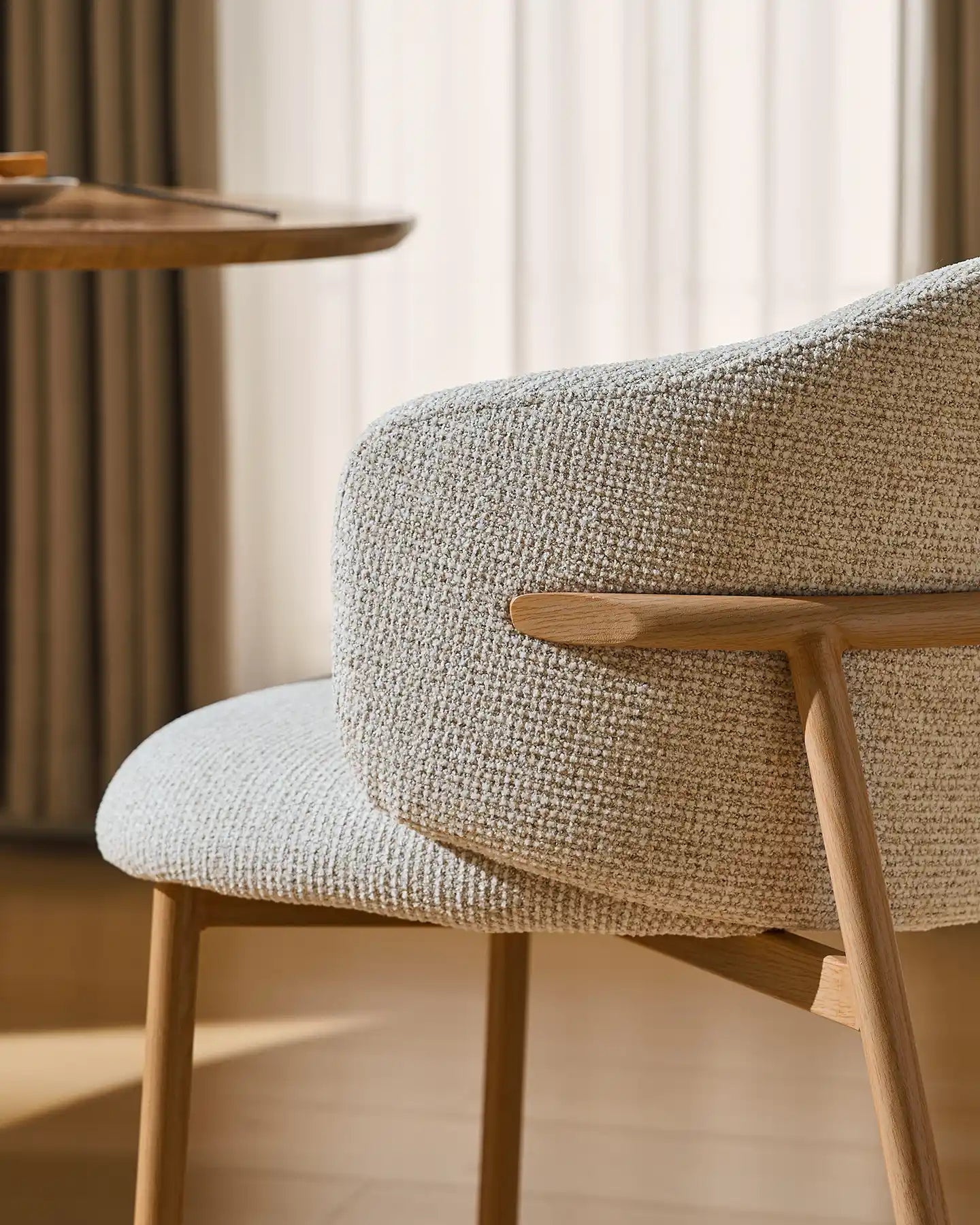 Nolan Esszimmerstuhl mit Chenillebezug in Beige