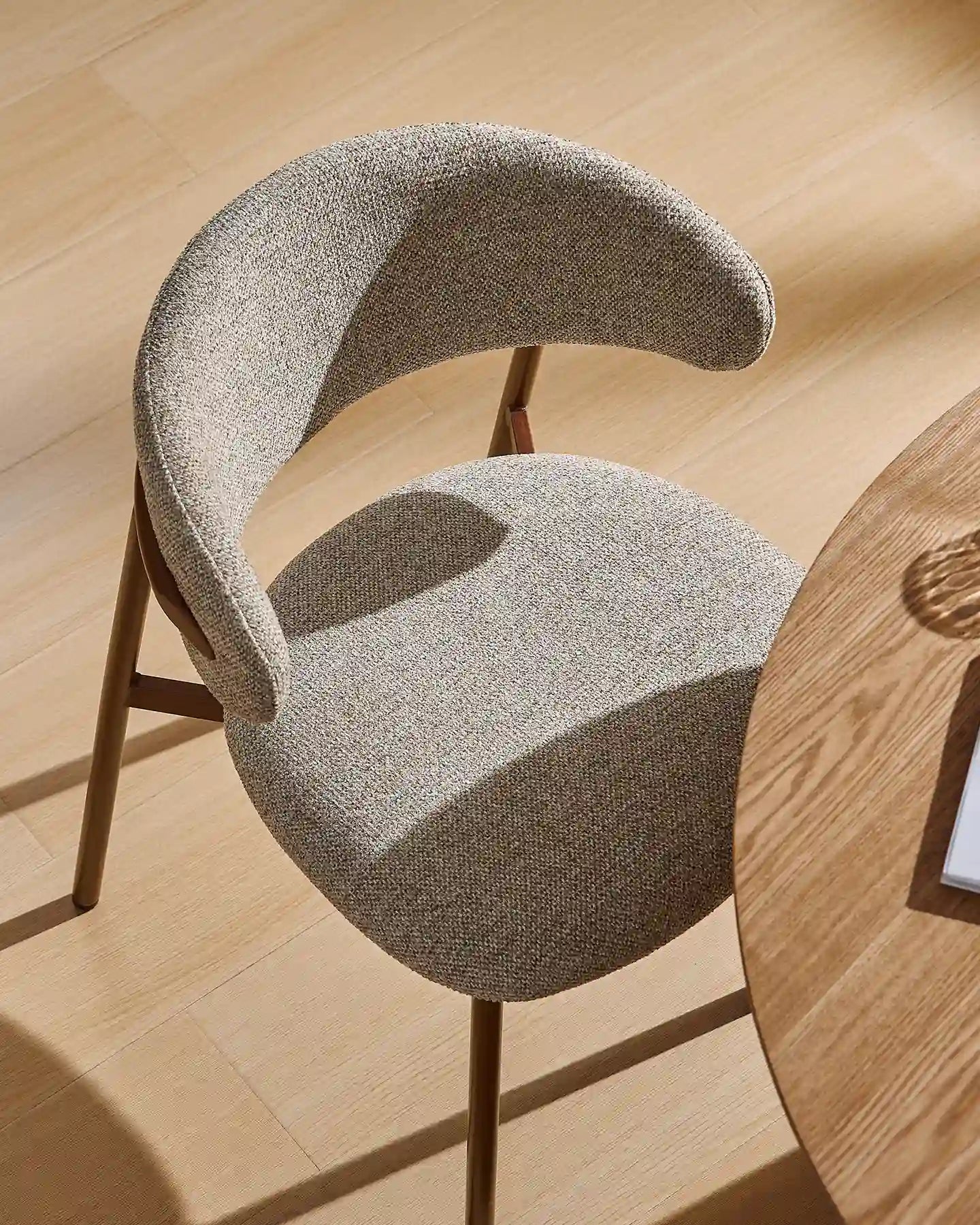 Rowan Esszimmerstuhl mit Chenillebezug in Taupe