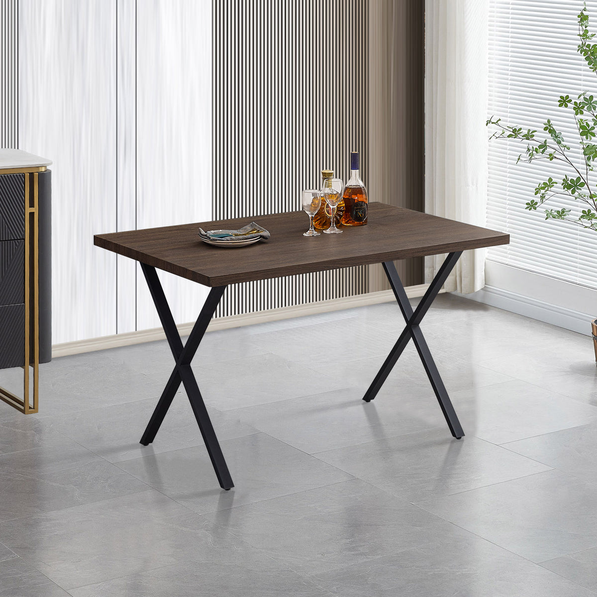 Rechteckiger Esszimmertisch aus brauner MDF-Platte, schwarzes X-gekreuztes Metallbein