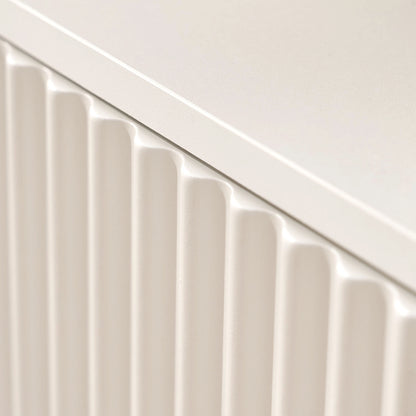 Weißer Weinschrank mit Glashalter