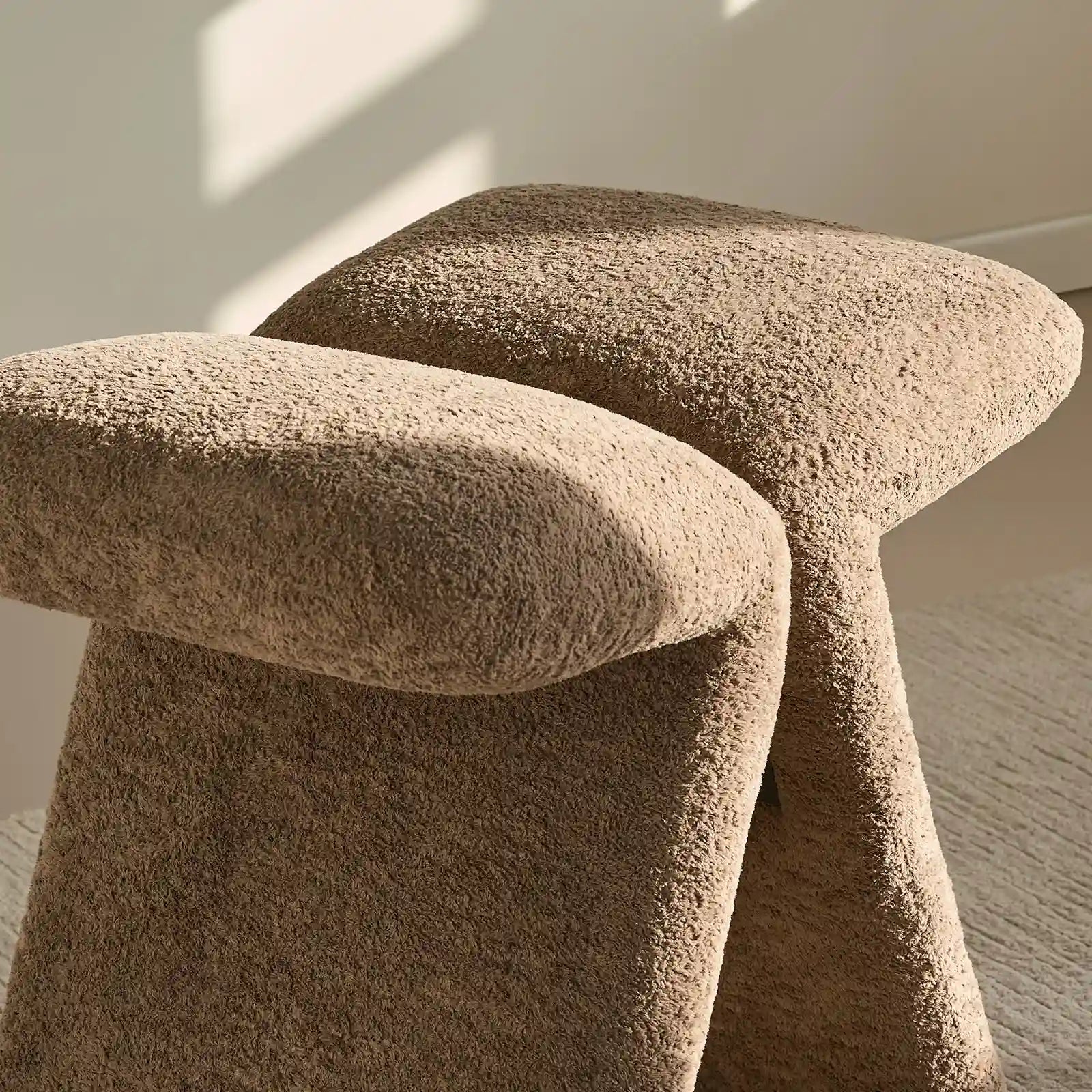 Faye Butterfly Schminktisch-Hocker – Designer Edition in Teddy Braun