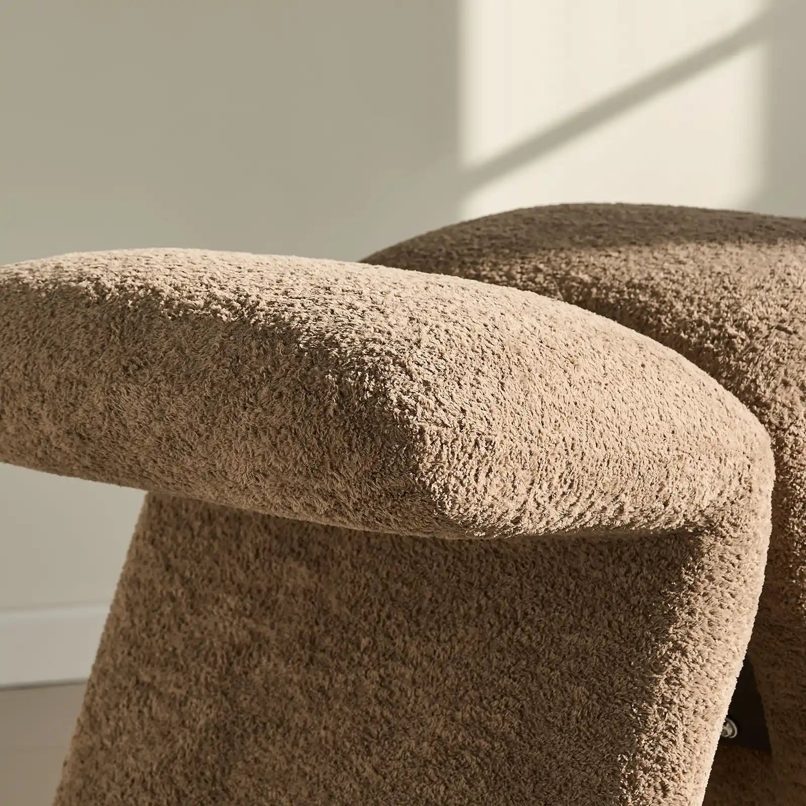 Faye Butterfly Schminktisch-Hocker – Designer Edition in Teddy Braun