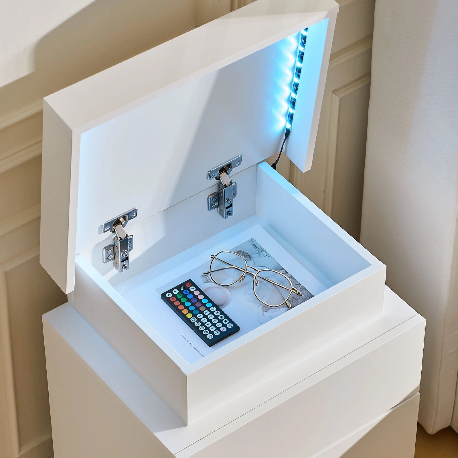 Kumar Nachttisch mit LED-Licht