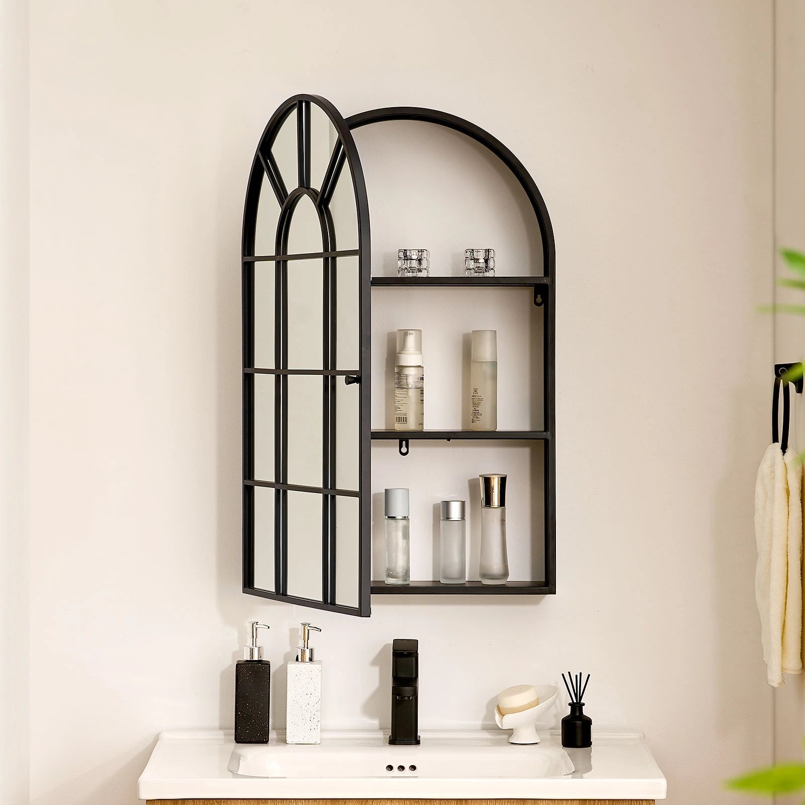 Margot Spiegelschrank